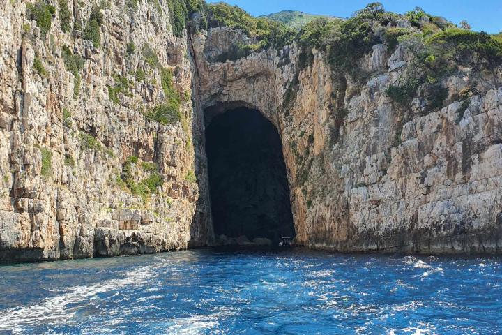 Karaburun-flsziget, Sazan