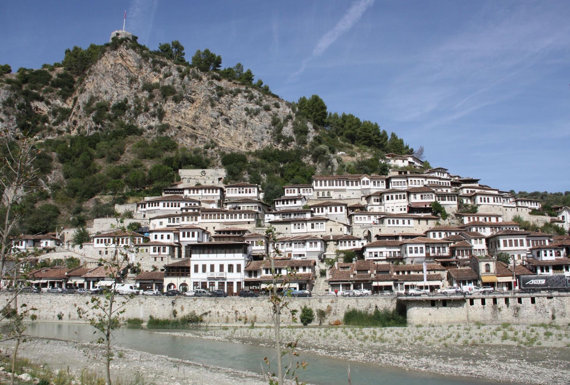 Berat - 1000 ablak vrosa