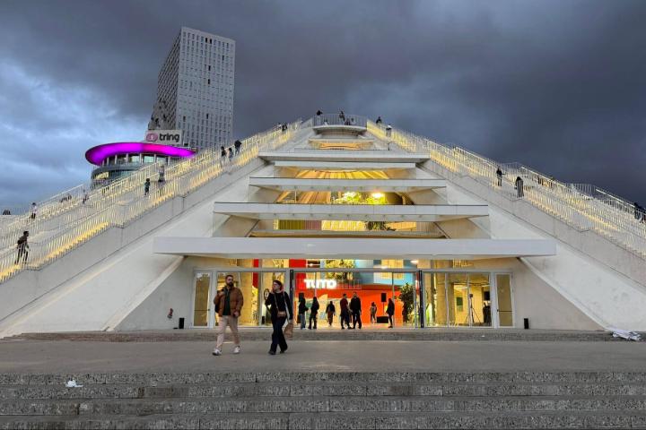 Tirana ltnivalk - Trtnelembl jv: trk, olasz s kommunista rksgtl a modern Albniig