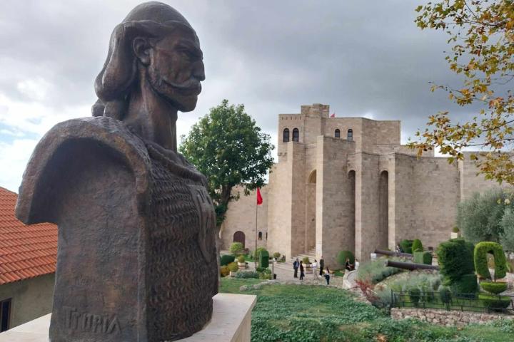 Kruja s Szkander bg vra