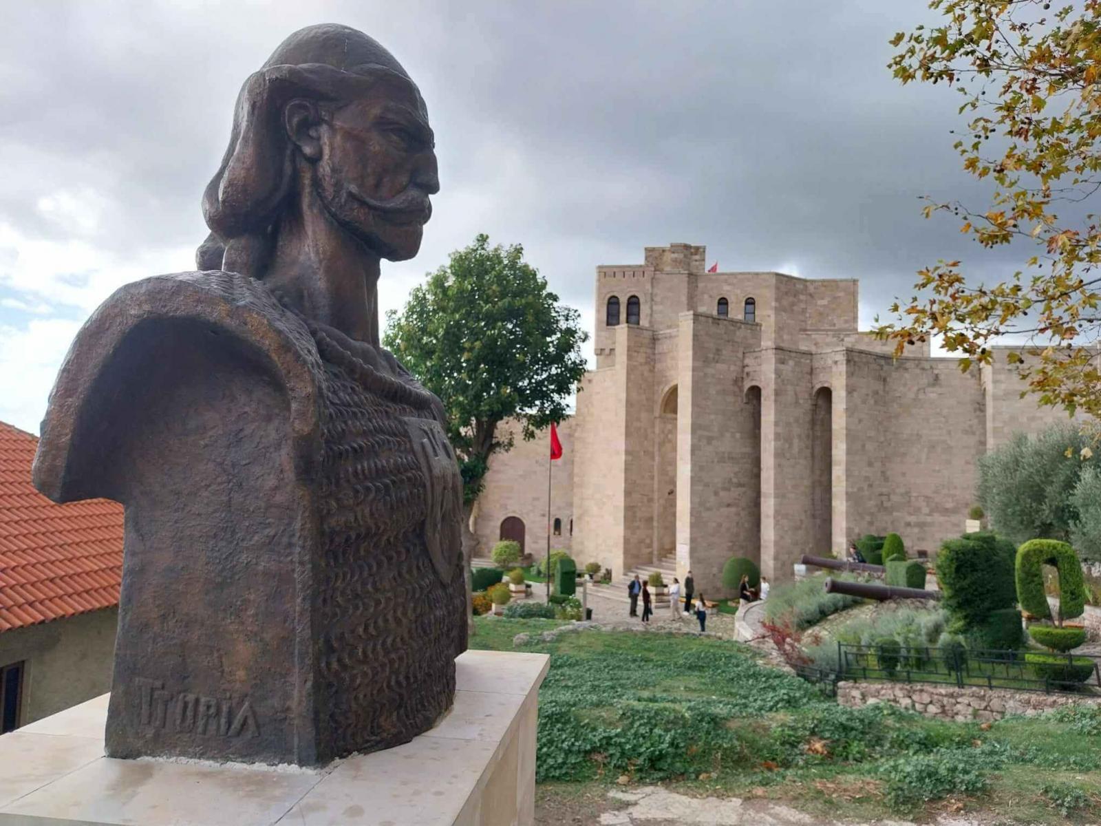 Tirana krnyki nevezetessg a krujai fellegvr