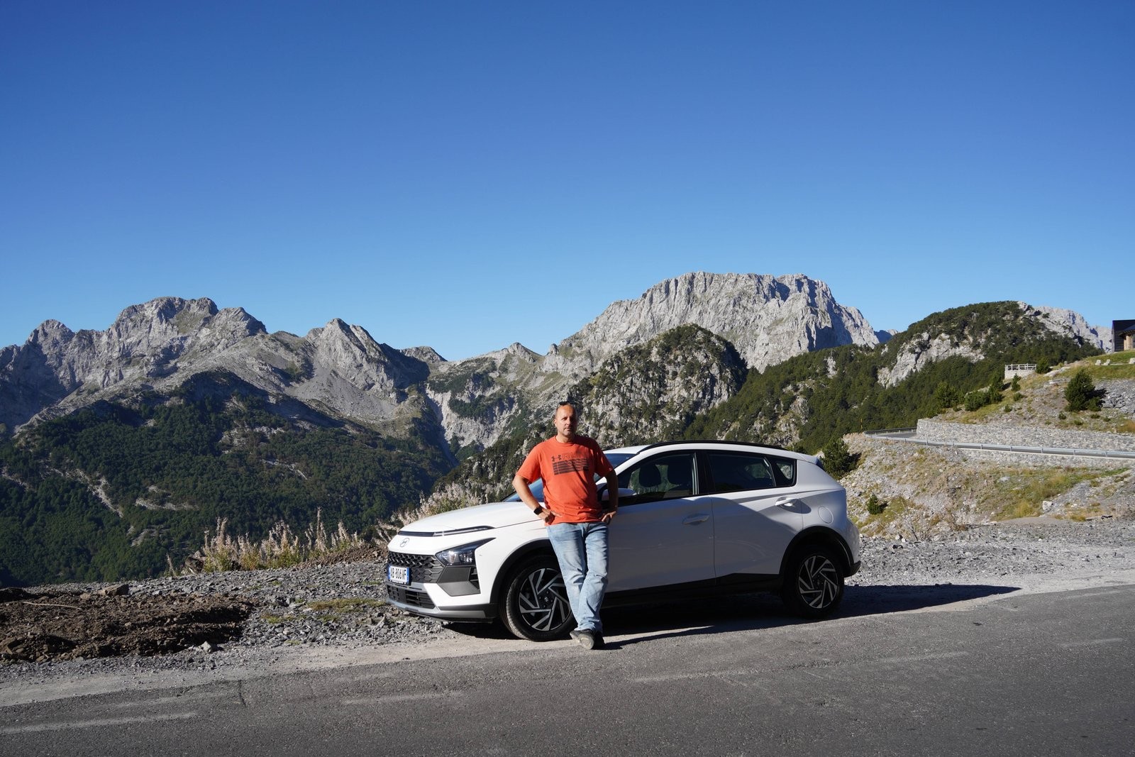 SH21-es t Shkodertl Theth-ig: egy brelt Hyundai Bayonnal meglltunk a Qafa e Thores hgn