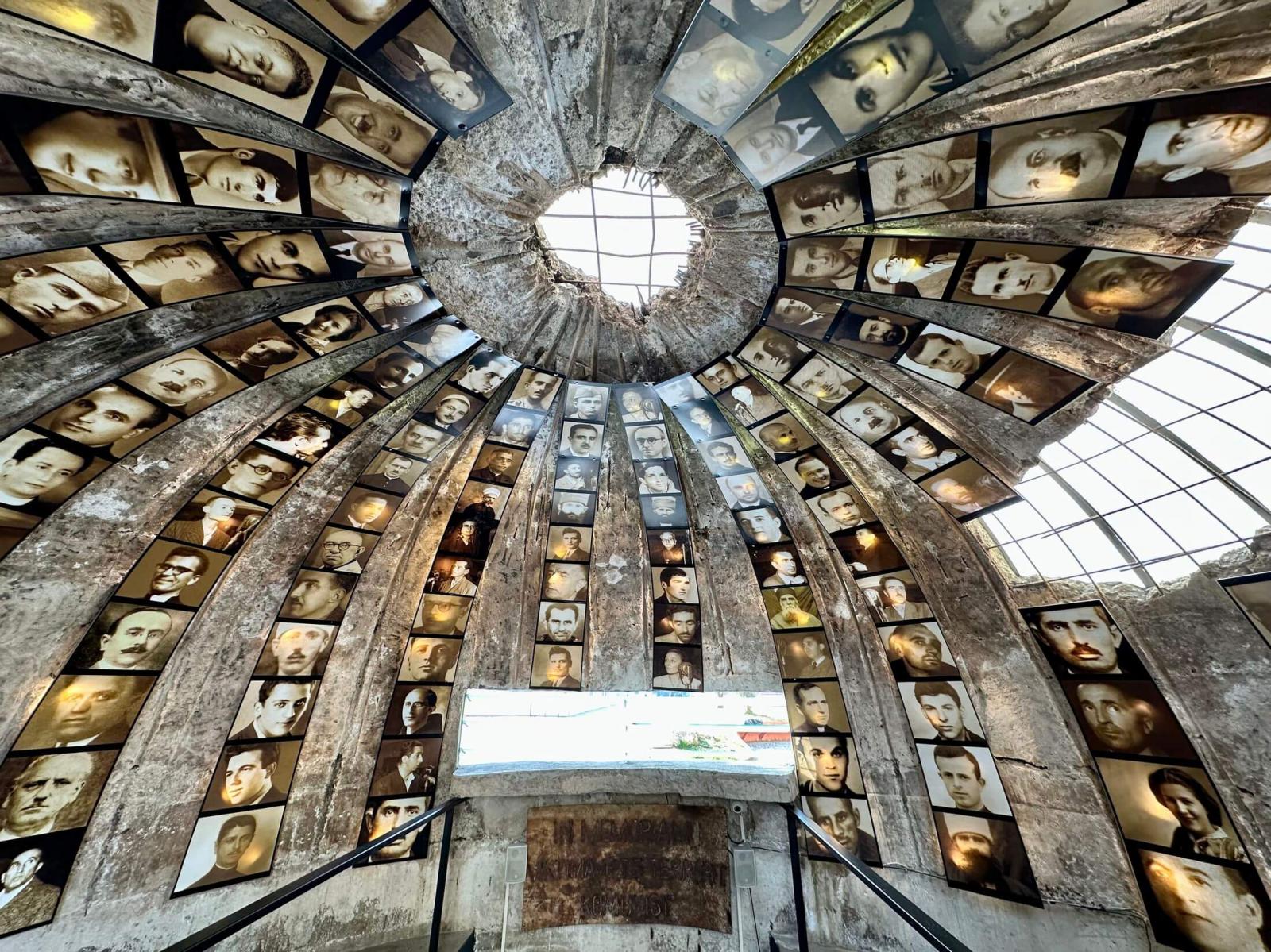 Tirana nevezetessgek: a Bunk'Art2 mzeumban az ldozatok portrit is felhasznltk installcinak a diktatra bemutatsra