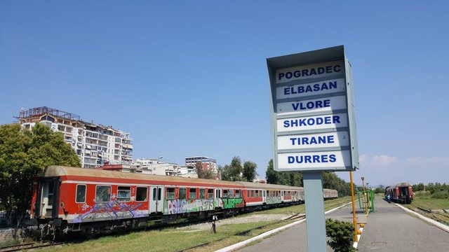 2025-s kp az albn vasti kocsirl - 395 kilomternyi szakaszbl mindssze a Durres-Elbasan vonal zemel