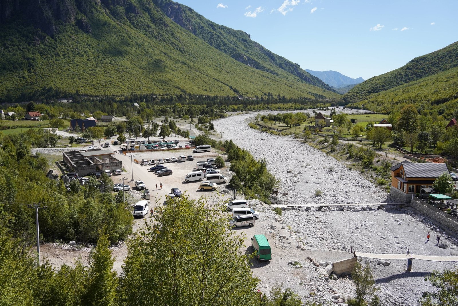 Blue Eye Theth t�ra - a Nderlysaj-i parkol� a kir�ndul�s kiindul�pontja