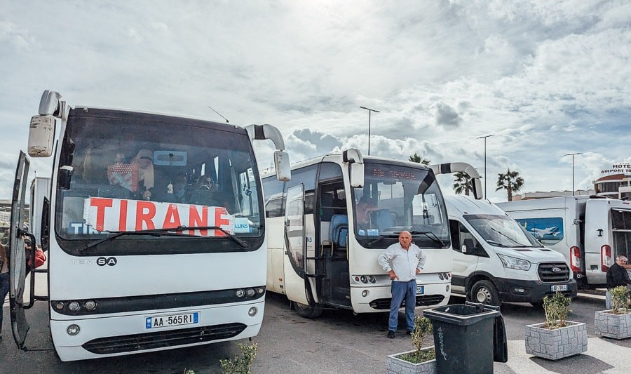 Tirana Terz anya repltr buszplyaudvar