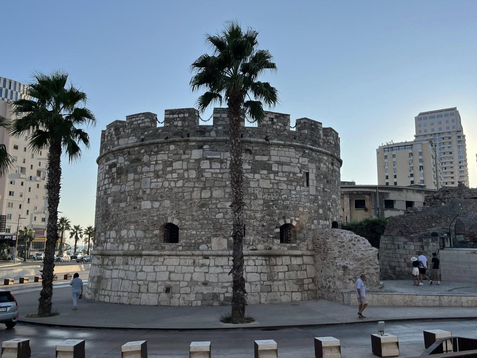 Durres, Velencei bstya - a hajs, kzpkori mlt egyik lenyomata